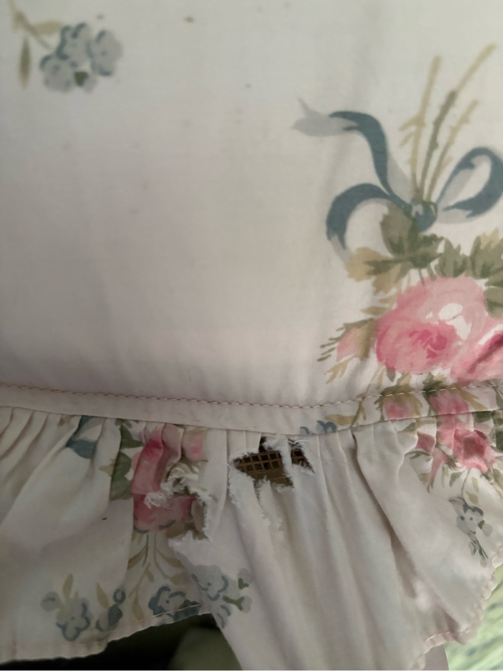 Simply Shabby Chic Pink Ruffle Pilllow Has Flaw See photos - Picture 4 of 12